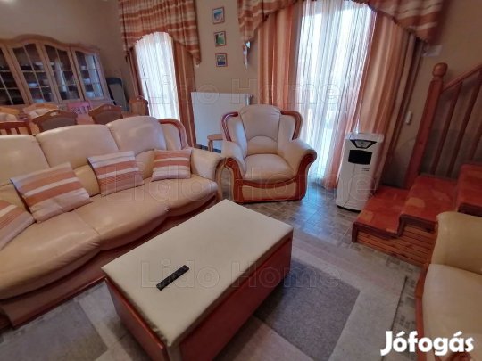 ELADÓ! CSALÁDI HÁZ BALATONBOGLÁRON A VÍZPARTTÓL 100 MÉTERRE!