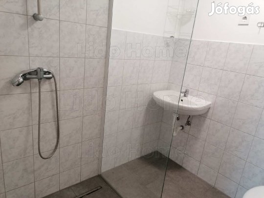 ELADÓ! CSALÁDI HÁZ ÖREGLAKON!