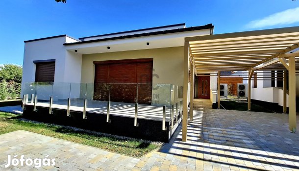 ELADÓ, Pécs - Rózsadombon, ÚJ ÉPÍTÉSŰ HÁZ, 3 szobával, a kényelmes éle