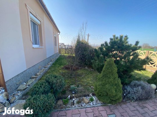 ELADÓ egy igényesen felújított családi ház Gelsén ( Nagykanizsától 12