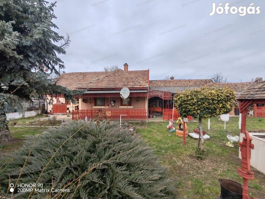ELEK - Vegyes falazatú családi ház ELADÓ