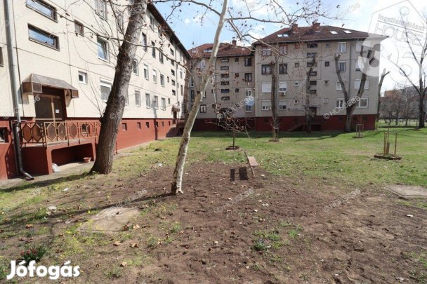 ELSŐ EMELETI, ERKÉLYES, NAGY LAKÁS ELADÓ!