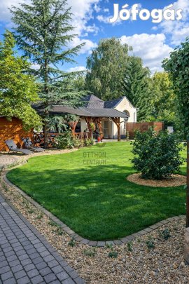 ERDŐ KÖZELI - EXKLUZÍV CSALÁDI HÁZ ELADÓ  295 m  A VERES PÉTER KERT
