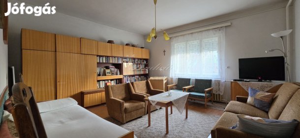 ÉRTÉKÁLLÓ CSALÁDI HÁZAS KÖRNYÉK, KITŰNŐ LOKÁCIÓ, GARÁZS, NYÁRI