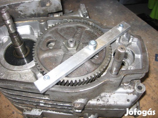 ETZ 250 kuplung fogaskerék rögzítő