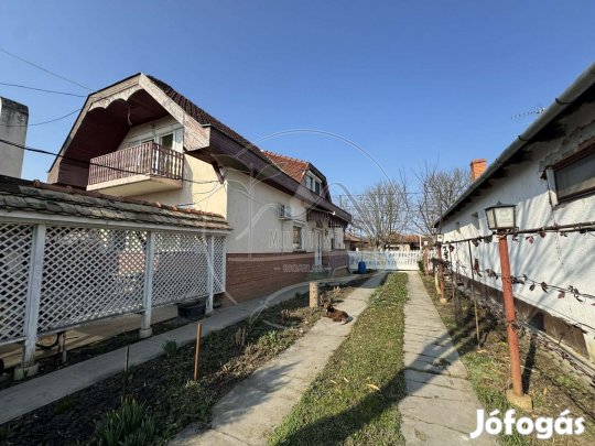 EXKLUZÍV LEHETŐSÉG GYULA PRÉMIUM ÖVEZETÉBEN  KÉTGENERÁCIÓS INGATLAN