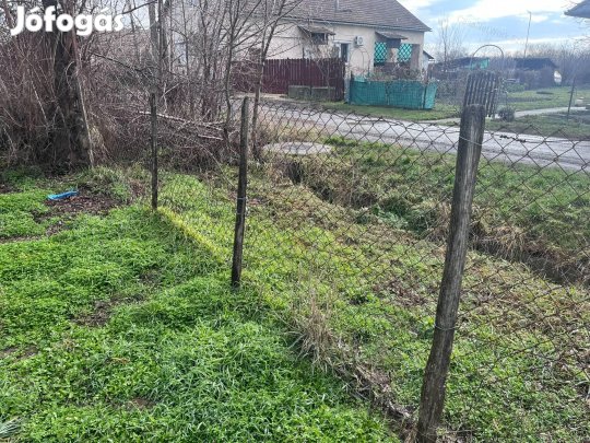 Ealdó építési telek Vezseny központi utcájában