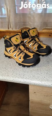 Earthworks Túrabakancs