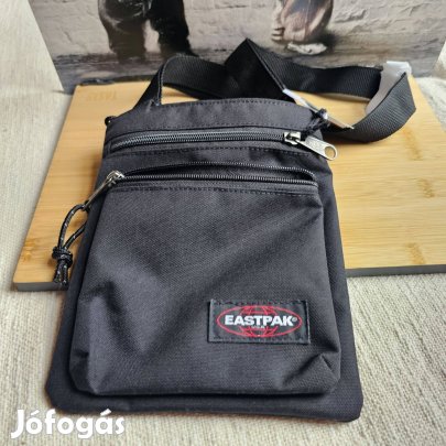 Eastpak Rusher kistáska fekete 23x18x2 cm méret