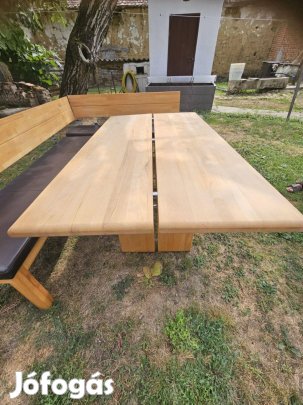 Ebédlő asztal sarokpaddal