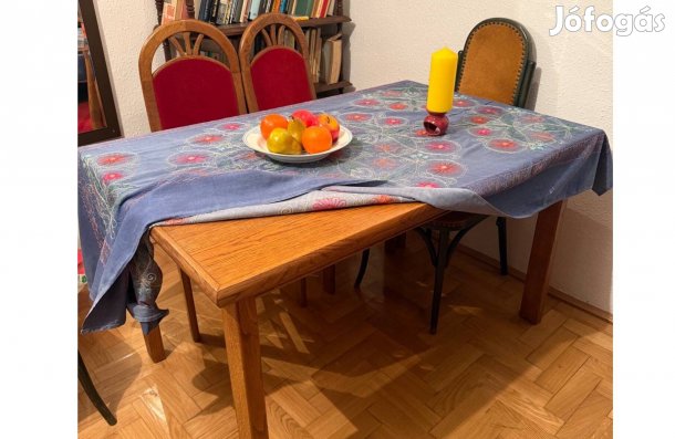 Ebédlőasztal, 4 piros bársonyszékkel 06húsz9436613