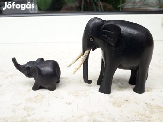 Ébenfa elefánt kicsinyével, ragasztott sérüléssel