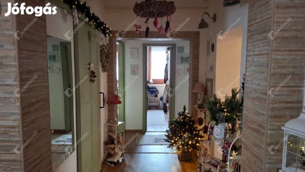 Ebes csendes kis utcájában felújított családi ház eladó