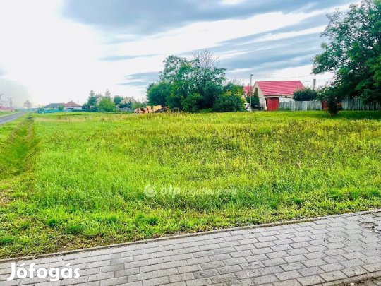 Ebesi eladó 450 nm-es telek
