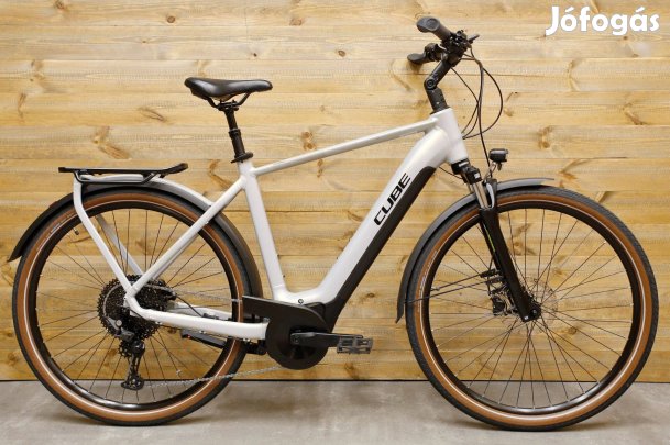 Ebike kerékpár - Cube Touring Hybrid Pro 625 28" (L), 320 megtett km