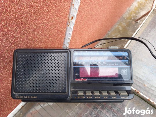 Ébresztő órás rádió piros fény