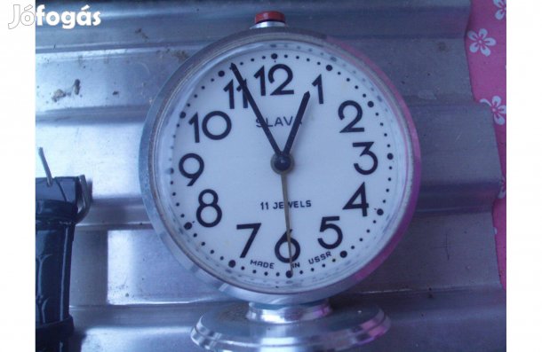 Ébresztős asztali óra (mechanikus, orosz)