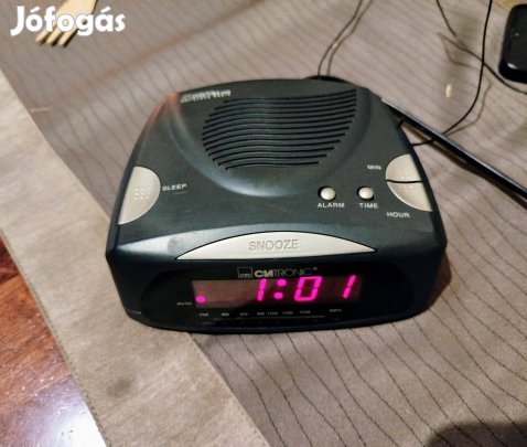 Ébresztős rádió óra Clatronic kiváló állapotban ,