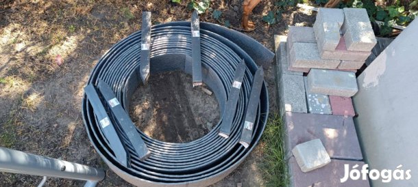 Ecolat - tó- és ágyásszegély (25m) + 6 db rögzítő cölöp