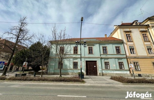 Eger abszolút belvárosi felújított lakás