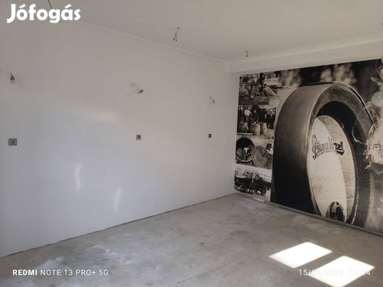 Eger belvárosi üzlethelyiség kiadó 