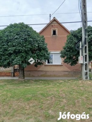 Egerági 170 nm-es ház eladó