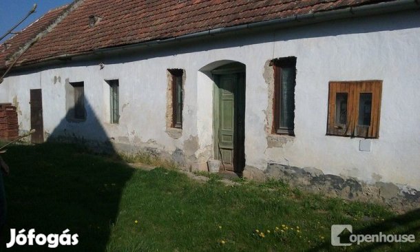 Egeralján családi ház nagy telekkel, erdővel eladó!