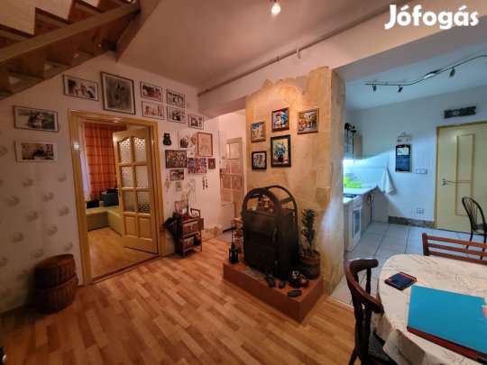 Egerbakta elején 2 szines 6 szobás családi ház eladó.