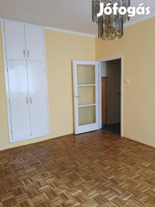 Egerben, Hell Miksa utcában 2 szobás lakás