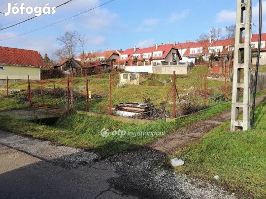 Egeri 1000 nm-es telek eladó