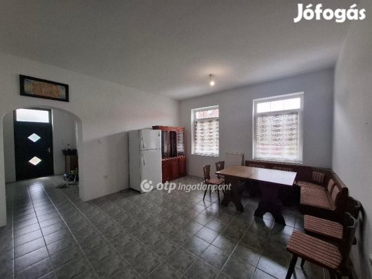 Egeri 378 nm-es ház eladó