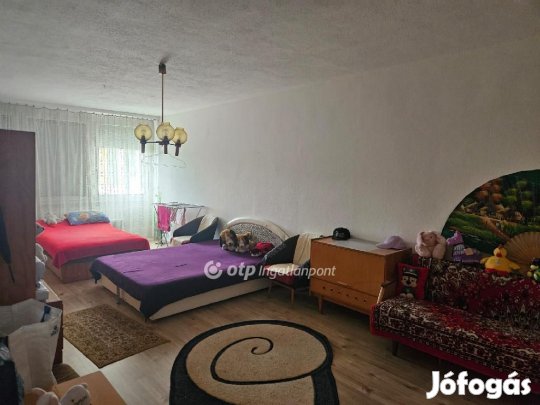 Egeri 65 nm-es lakás eladó