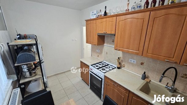 Egeri 65 nm-es lakás eladó