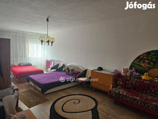 Egeri 65 nm-es lakás eladó