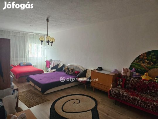 Egeri 65 nm-es lakás eladó