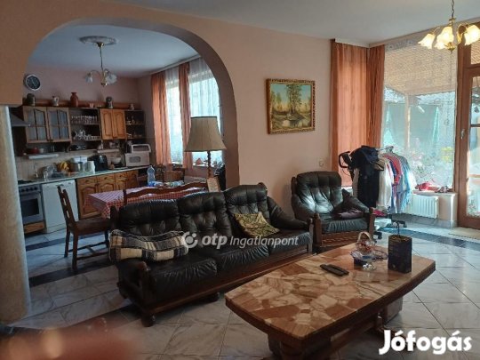 Egeri eladó 185 nm-es ház