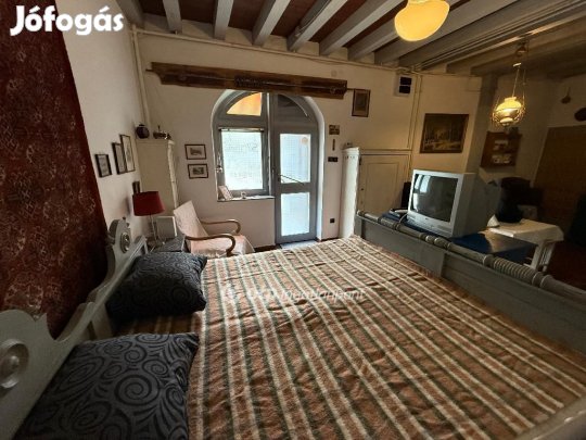 Egeri eladó 35 nm-es lakás