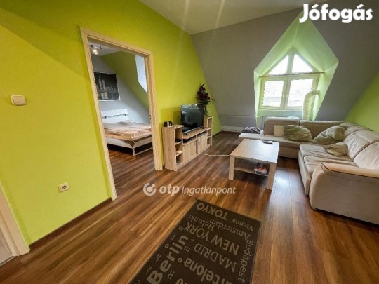 Egeri eladó 54 nm-es lakás