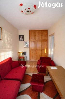 Egeri eladó 65 nm-es lakás