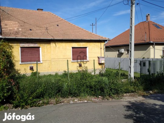 Egeri eladó tégla családi ház