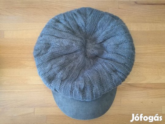 Egérszürke, csavart mintás, kötött, sildes, trendi női sapka C&A