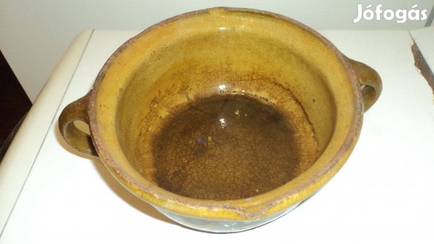 Égetett agyagedény, füllel