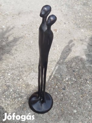 Eggyéválás szobor