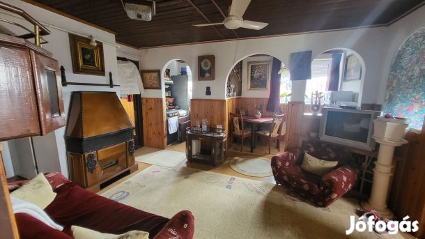 Egri vár  hátsó bejáratánál  nagy ingatlan  üzleti lehetőséggel is