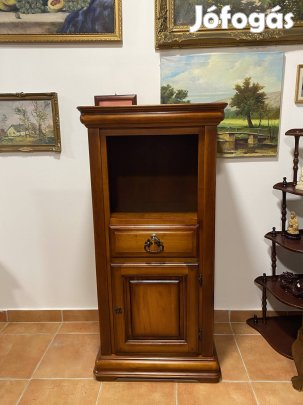 Egy ajtós, zárható fiókos szekrény