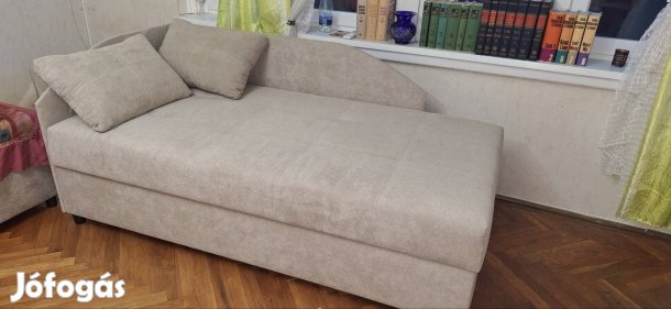 Egy éve vásárolt ágyneműtartós ágy  újszerű állapotban eladó