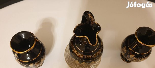 Egy görög kancsó ket vazaval 24 karatos arannyal 