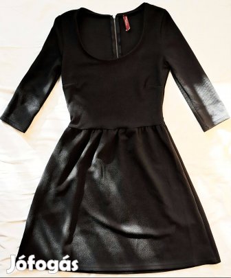 Egy hibátlan állapotú, Bershka ruha