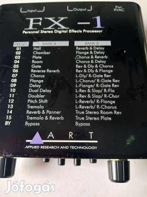 Egy jó állapotú USA gyártmány multieffekt adaptrerrel