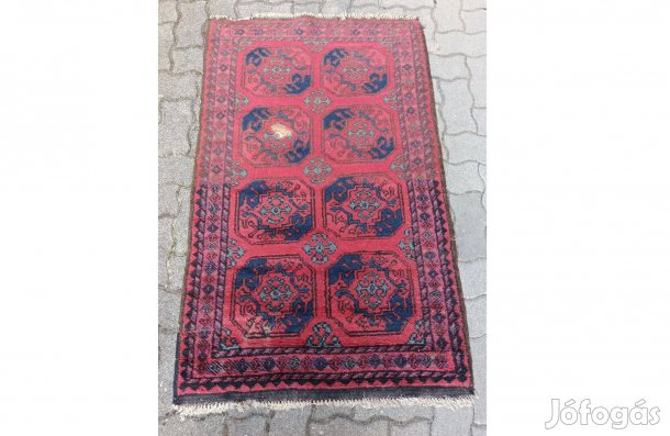 Egy kék-vöröses kéziszőnyeg új tulajdonost keres. Olcsóbb!